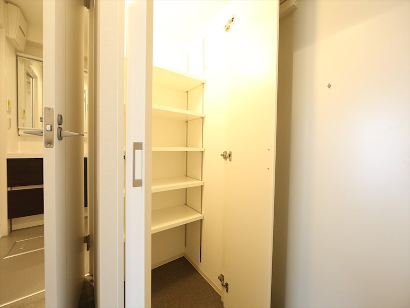 玄関　玄関　シューズクローク付（収納充実してます）