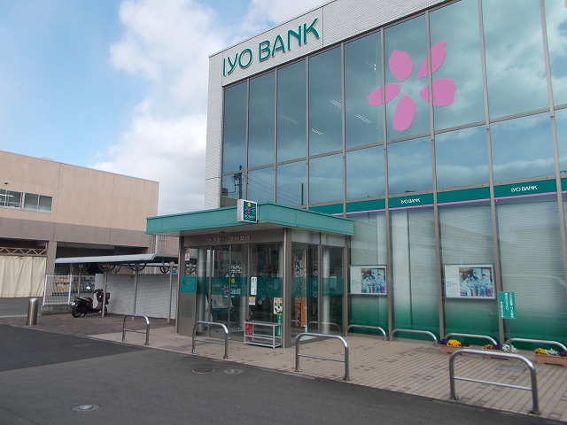 銀行　伊予銀行古川支店（銀行）まで700m