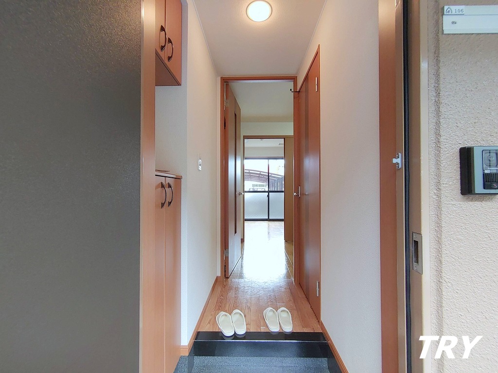 玄関　下駄箱付