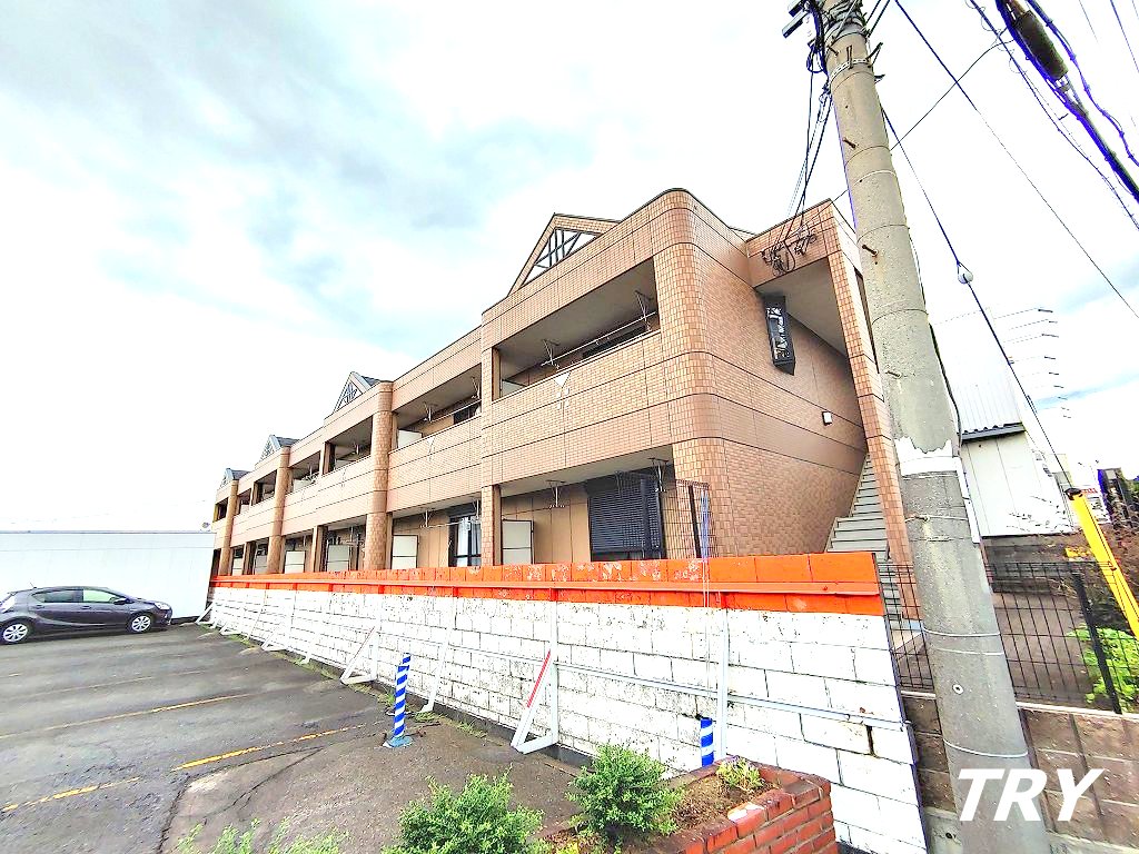 建物外観　地震に強い重量鉄骨造