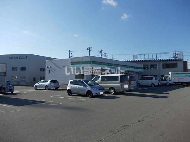 コンビニ　ファミリーマート金沢松村店（コンビニ）まで1086m