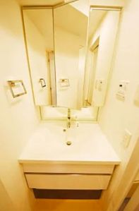 洗面設備　コンパクトで使いやすい洗面所