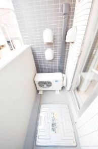 バルコニー　暖かな日差しのふりそそぐバルコニー