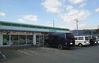 コンビニ　ファミリーマート（コンビニ）まで280m