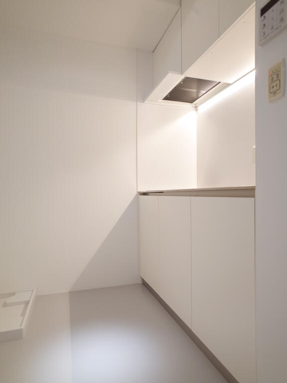 キッチン　キッチンも間接照明でおしゃれな雰囲気です。