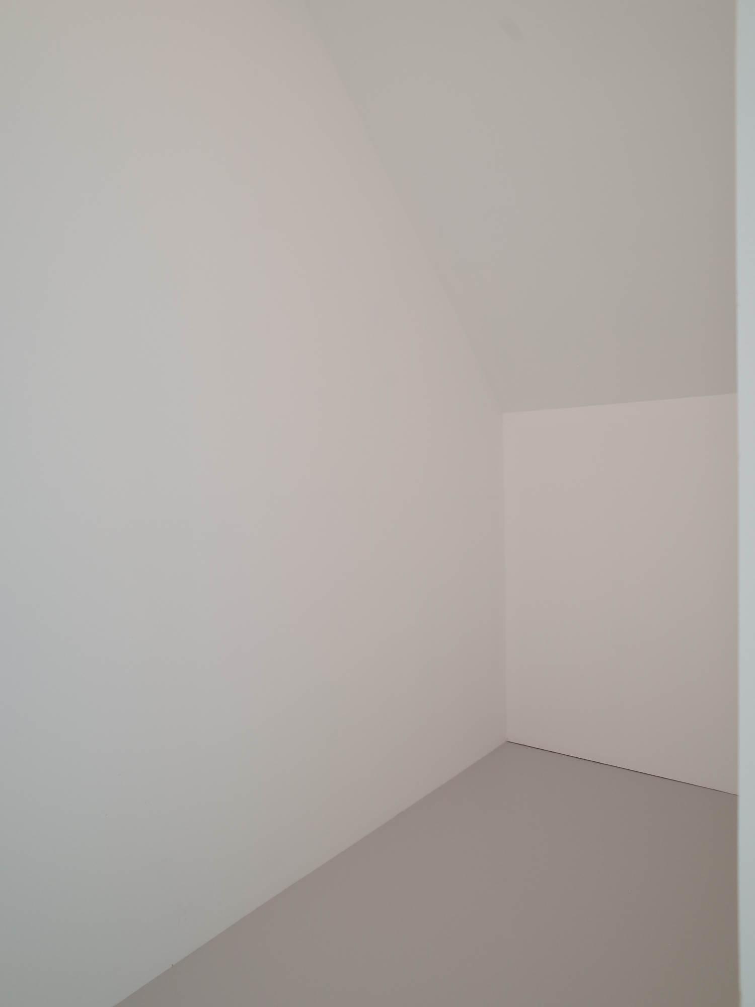 収納　階段下に収納スペースがあります！