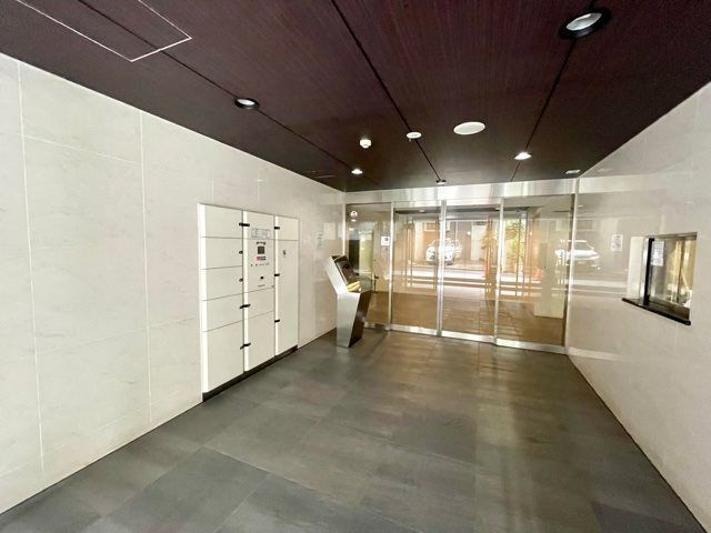 エントランス　☆オートロック＆宅配BOX☆