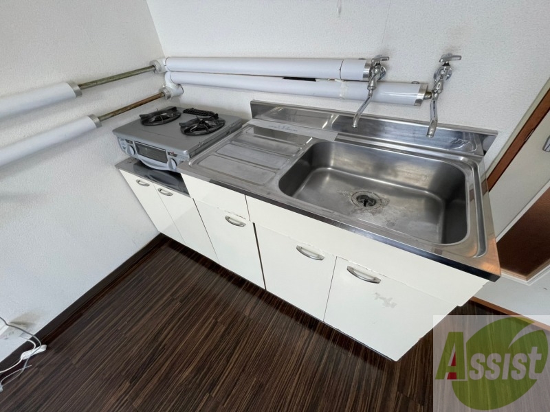 キッチン　キッチンはガスコンロが２口あるので嬉しいですね。