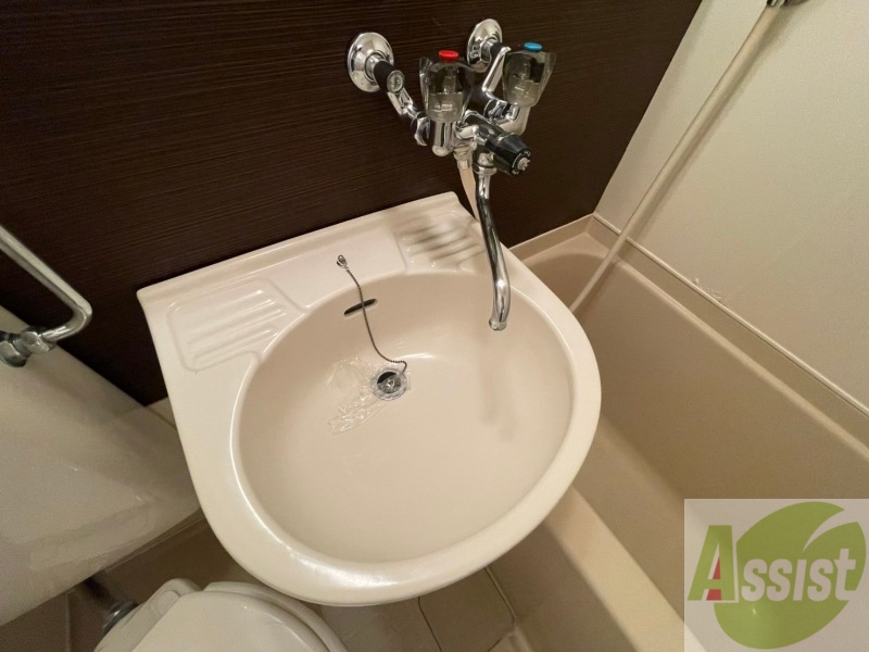 洗面設備　こちらは洗面台になります。清潔感があって素敵ですね。