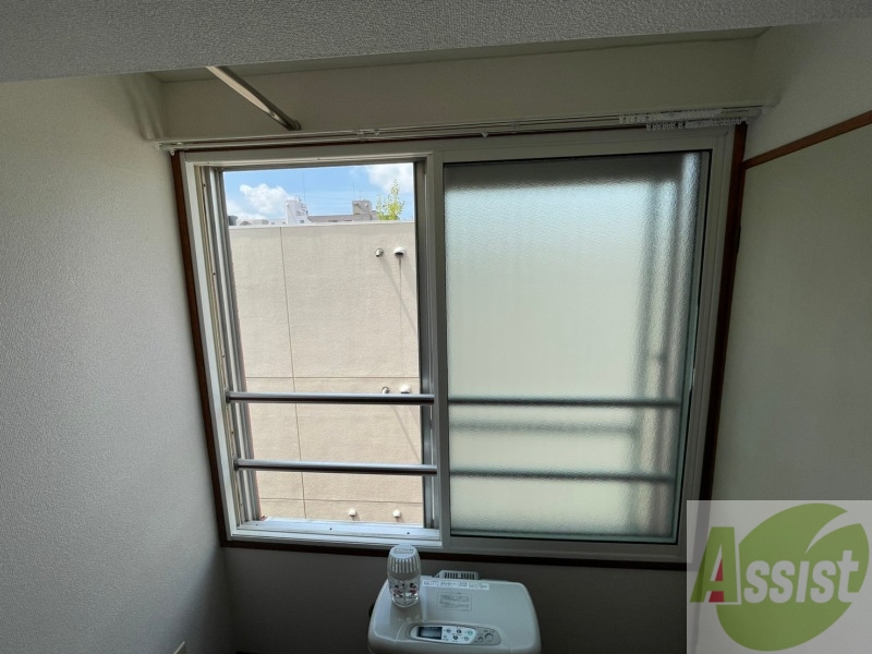 バルコニー　窓には安全バーがあります。安心ポイントです。