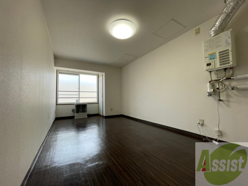 居室・リビング　８帖の洋室です。フローリングの色も落ち着きがあってＧｏｏｄ。