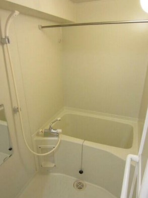 バス・シャワールーム　浴室乾燥機付きバス。