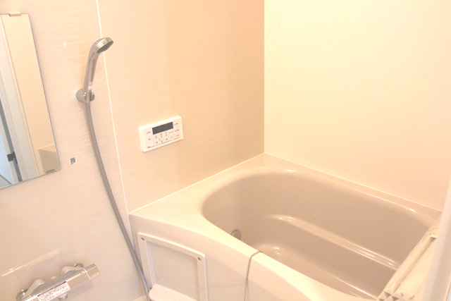 バス・シャワールーム　追焚+浴室乾燥暖房機付きのお風呂