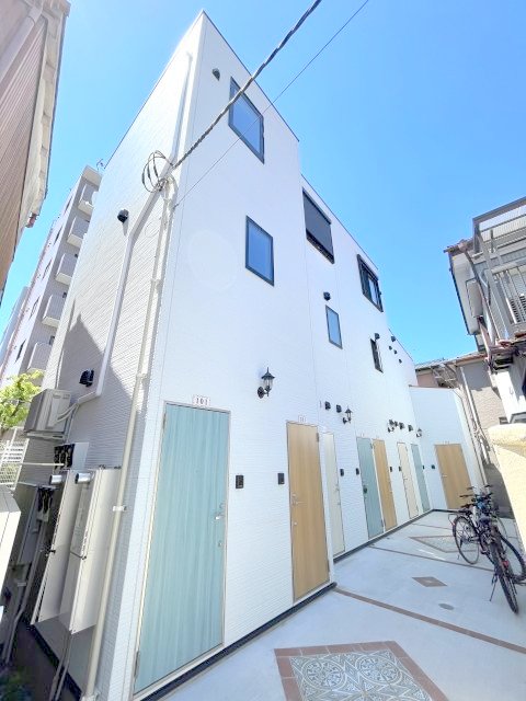 建物外観　2024年10月築　鉄骨造地上3階建て総戸数8戸 東京都大田