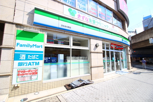 コンビニ　ファミリーマート茨木永代町店（コンビニ）まで215m