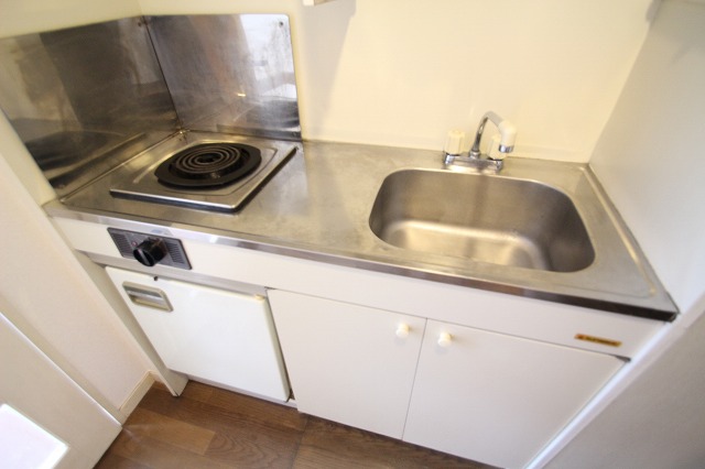キッチン　同物件別号室のものです。