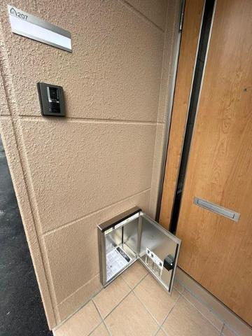 玄関　宅配ボックス