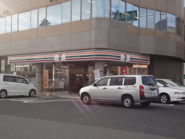 コンビニ　セブンイレブン宇宿２丁目店（コンビニ）まで300m