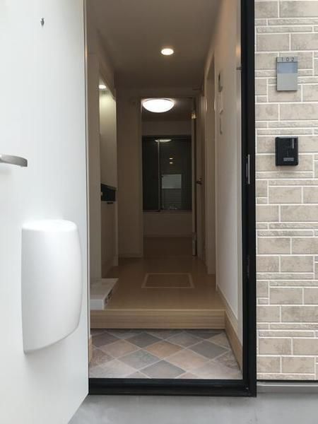 玄関　■モニタ付インターホン■シューズクローゼット■ダウンライト