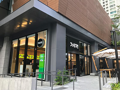 コンビニ　ファミリーマートソードビル店（コンビニ）まで434m