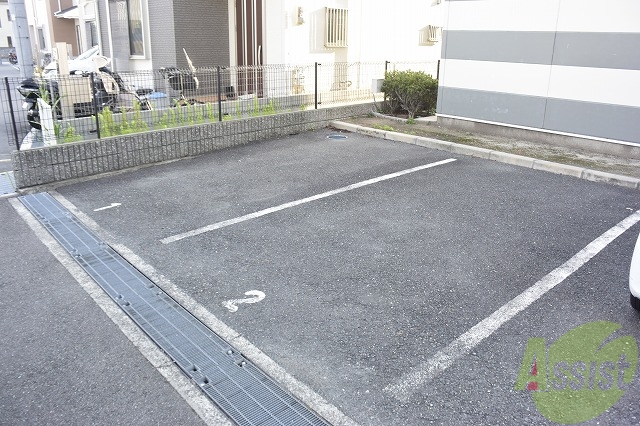 その他　レオパレスティートゥリーの敷地内駐車場です。