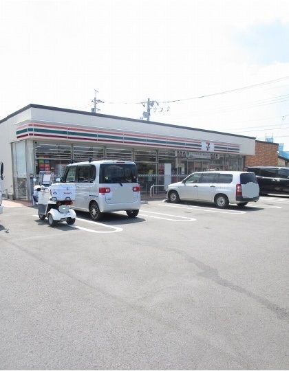 コンビニ　セブンイレブン（コンビニ）まで200m