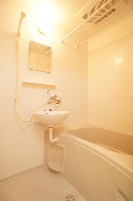 バス・シャワールーム　浴室乾燥機付！バストイレ別なのでゆったり癒しのバスタイムを満