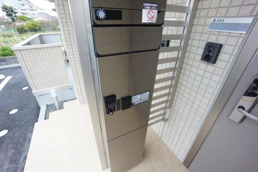 エントランス　宅配ボックス