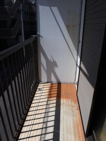 バルコニー　玄関スペースもゆったりです。