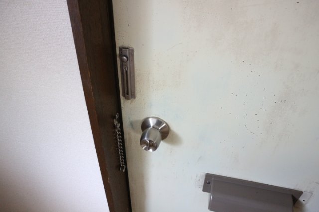 セキュリティ　ドアチェーン付きです。