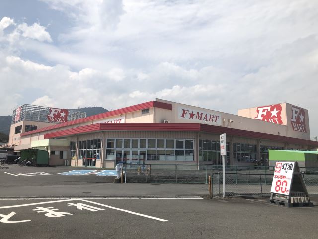 スーパー　Ｆ１　ＭＡＲＴ（スーパー）まで2000m