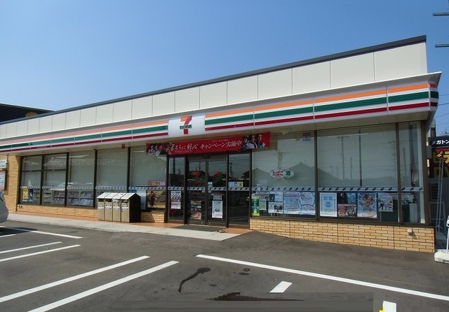 コンビニ　セブンイレブンかほく白尾店（コンビニ）まで700m