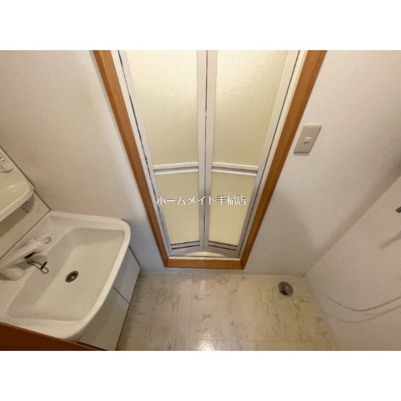 洗面設備　シャワー付きです！！