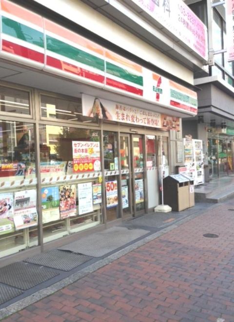 コンビニ　セブンイレブン飯田橋4丁目店（コンビニ）まで140m