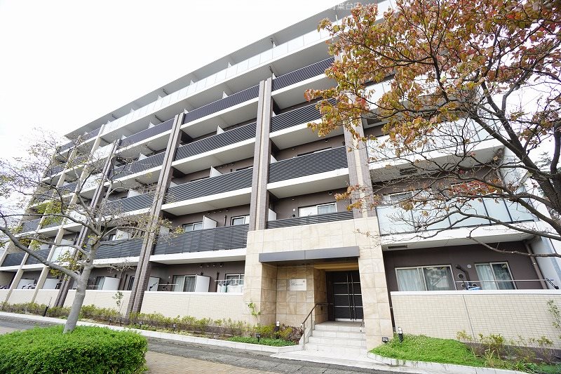 建物外観　オートロック・ホームセキュリティー・防犯カメラ付きで防犯面も