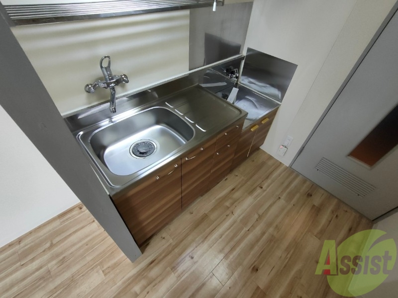 キッチン　キッチンです。ご自身でコンロを設置していただけます。