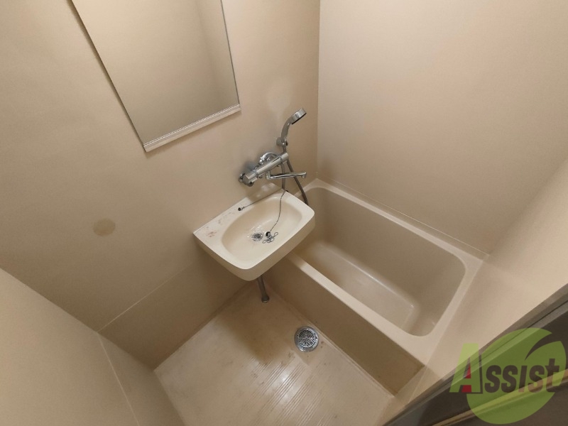 バス・シャワールーム　お風呂になります。一日の疲れを癒してくださいね。