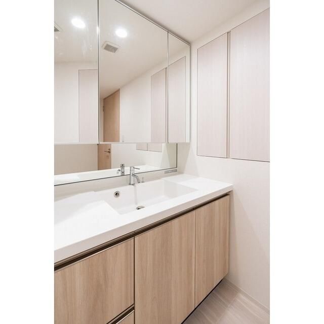 洗面設備　広い洗面スペース