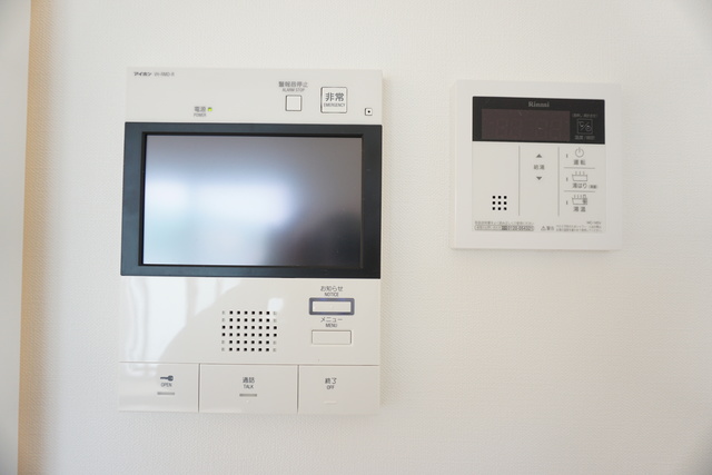 セキュリティ　来訪者の姿を確認できるＴＶモニター付インターホン設置済です！