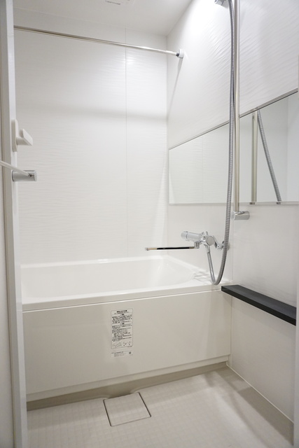 バス・シャワールーム　浴室には乾燥機が付いているので便利ですね☆