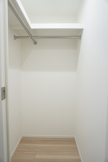 収納　奥行のあるウォークインクローゼットならお荷物多い方でも安心☆