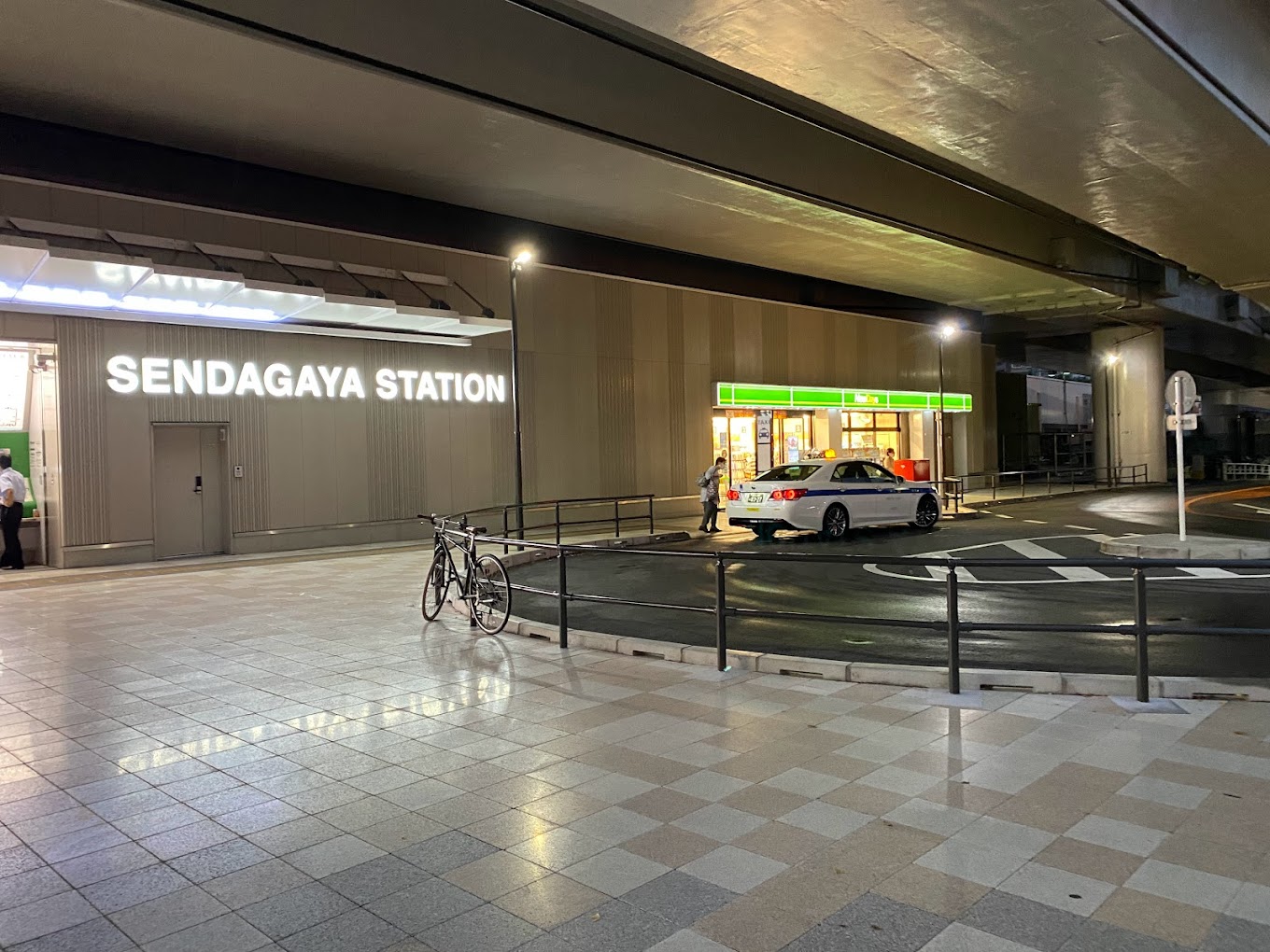 コンビニ　ニューデイズ千駄ケ谷（コンビニ）まで461m