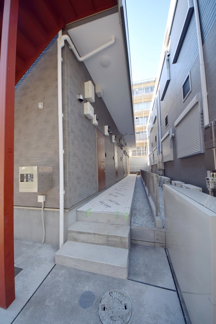 エントランス　～夜はお静かにっ～