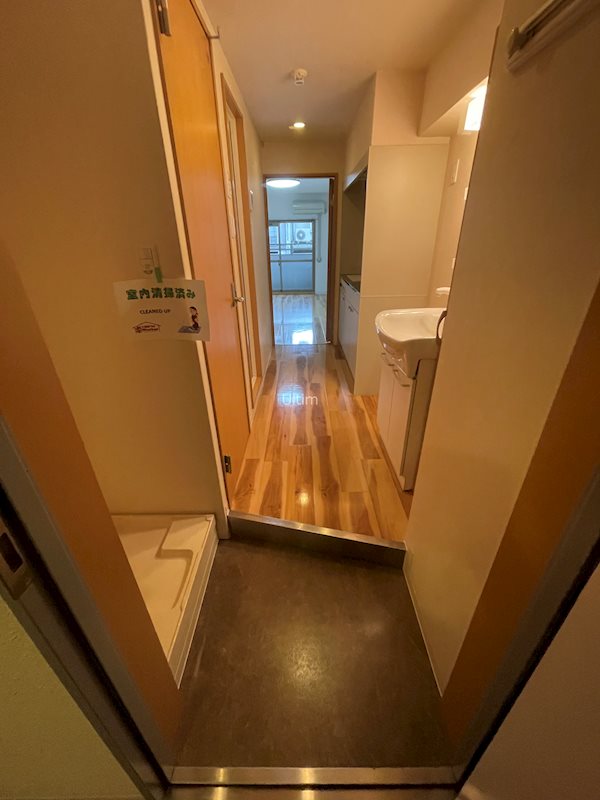 玄関　全て違うお部屋（反転タイプ）の写真です