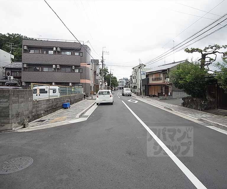 その他　前面道路です。