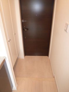 玄関　※別部屋の参考写真です。