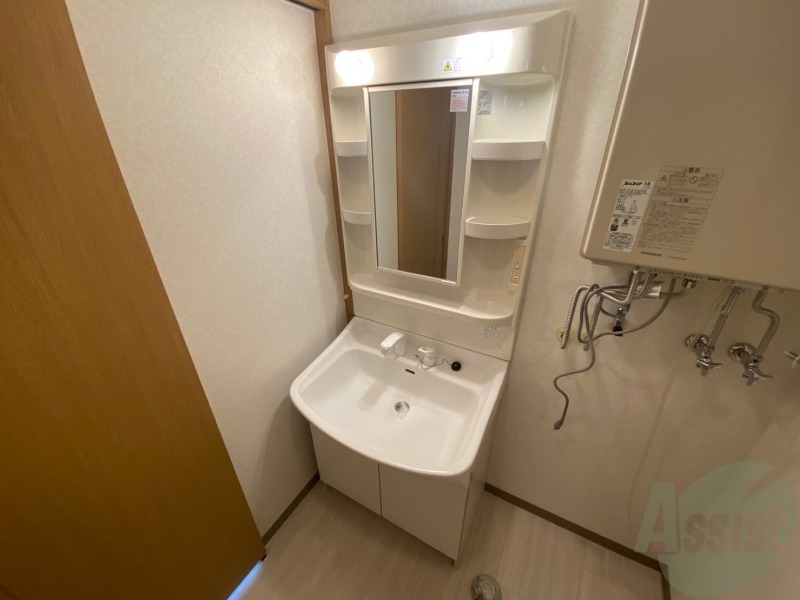 洗面設備　こちらに洗面台があります。朝の洗顔はこちらで。