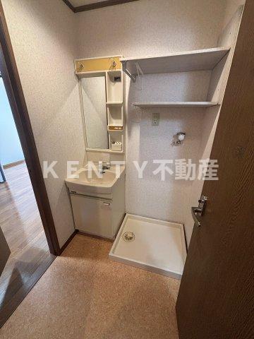 洗面設備　ゆったりとスペースのある洗面所