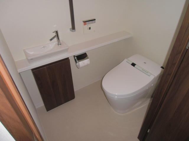 トイレ　温水洗浄便座完備