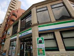 コンビニ　ファミリーマート 元麻布店（コンビニ）まで429m